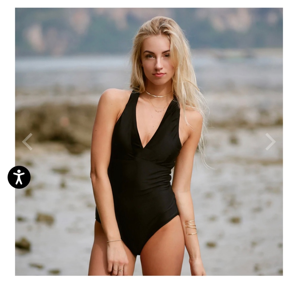 Albion Shell Shock Black V Neck